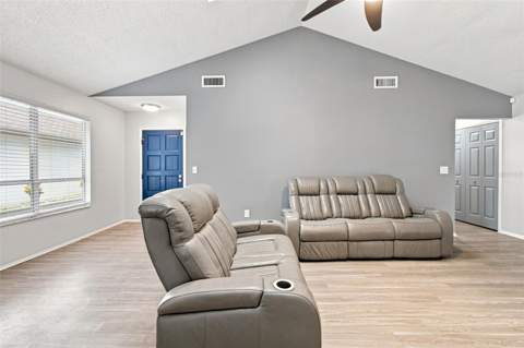 7123 Silvermill Drive, Tampa FL - photo 18 of 71