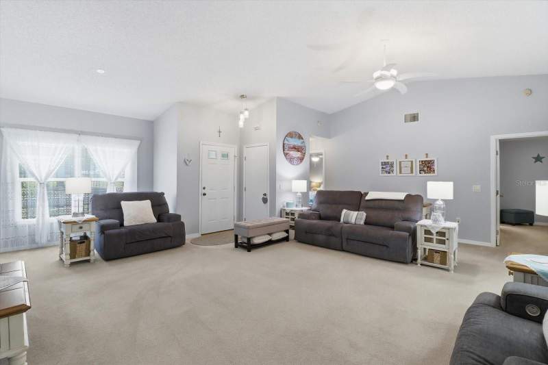 2 bedroom Single Family Residence at 4155 N Lee Street, Oakwood Village, Beverly Hills — photo 2
