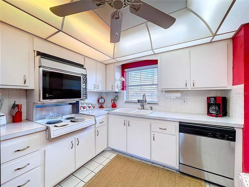2 bedroom Condominium at 4650 Cove Circle #209, Hamilton House The Condo, St Petersburg — photo 4