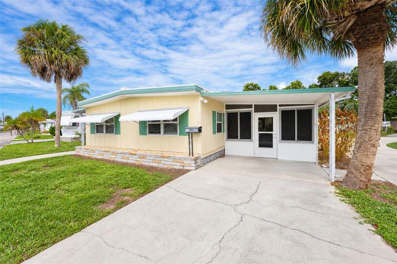 2 bedroom Mobile Home at 1891 Englewood Road #165, Brook To Bay, Englewood — photo 2