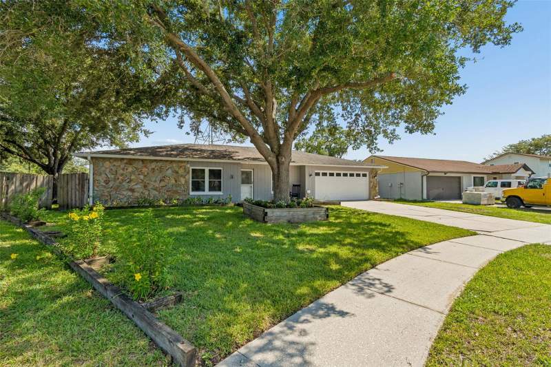 4 bedroom Single Family Residence at 16205 Sawgrass Circle, Country Place West Unit V, Tampa — photo 2