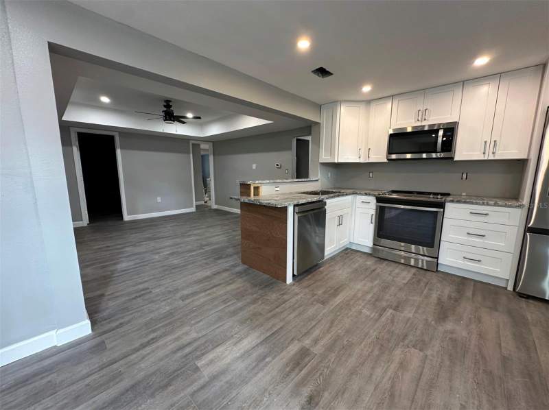 4 bedroom Single Family Residence at 2301 Trelain Drive, Trelain Add, St Petersburg — photo 2