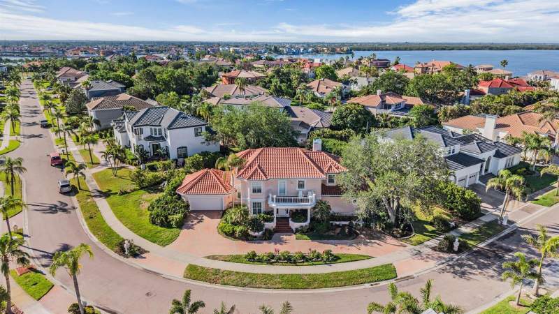 5 bedroom Single Family Residence at 1422 Jumana Loop, Andalucia Sub, Apollo Beach — photo 2