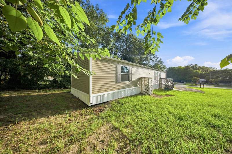 2 bedroom Manufactured Home at 11945 SE 99th Court, Smith Lake Village, Belleview — photo 4