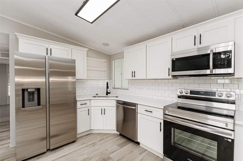 2 bedroom Manufactured Home at 2055 S Floral Avenue #306, Floral Lakes, Bartow — photo 2