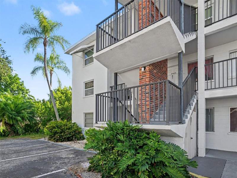2 bedroom Condominium at 5855 Palm Lane #B21, The Third Bayshore, Bradenton — photo 2