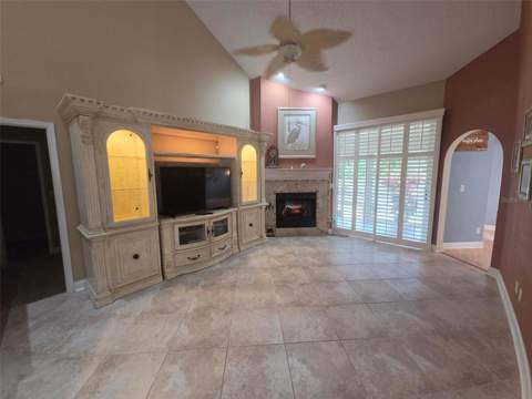 450 Date Palm Court, St Petersburg FL - photo 7 of 40