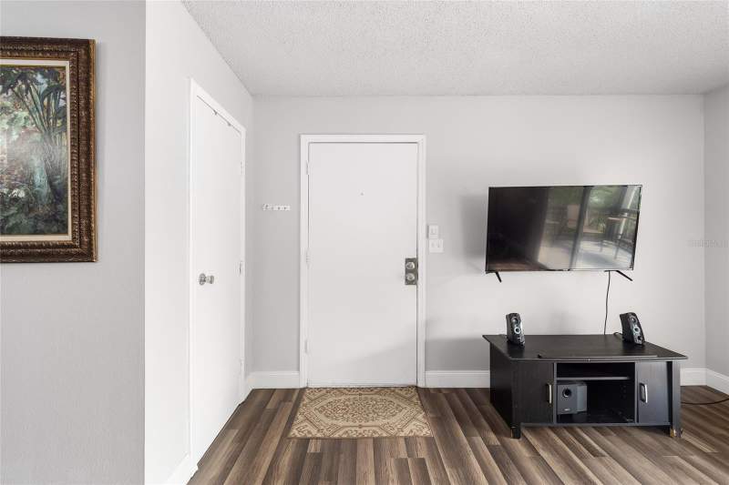 1 bedroom Condominium at 6519 W Newberry Road #1210, Oaks, Gainesville — photo 4