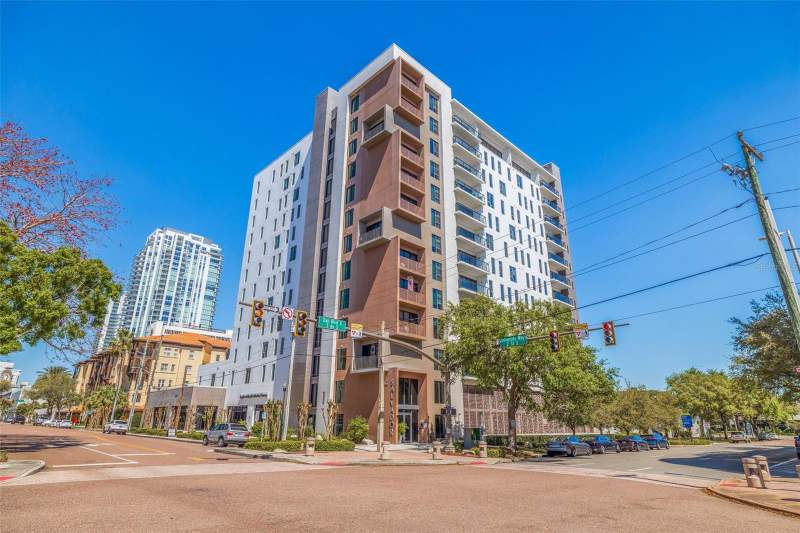 Salvador The Condo
