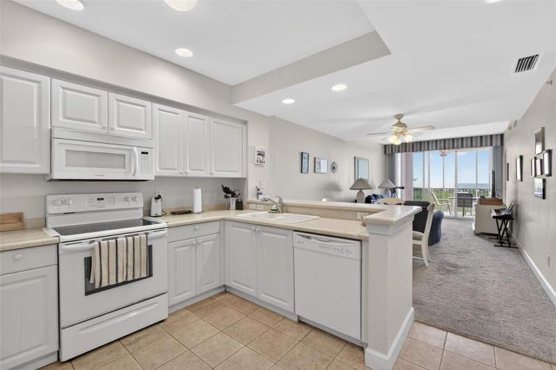 2 bedroom Condominium at 3191 Matecumbe Key Road #304, Vista Del Sol/Burnt Store Mari, Punta Gorda — photo 2