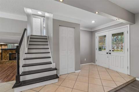 7111 Gateway Court, Tampa FL - photo 8 of 69