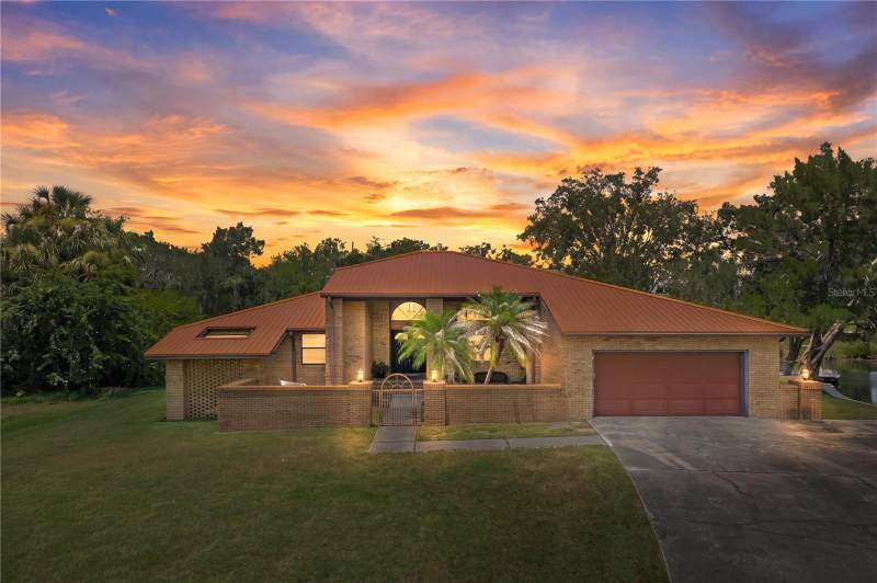 11649 W CLUBVIEW DRIVE home for sale in Riverhaven Village
