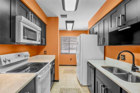 4623 Longwater Chase #112 Bldg J, Sarasota FL - photo 11 of 36