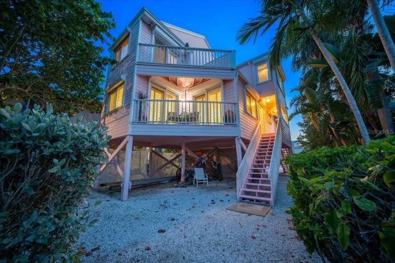 6 bedroom Single Family Residence at 20051 Gulf Boulevard, Acreage & Unrec, Indian Shores — photo 3