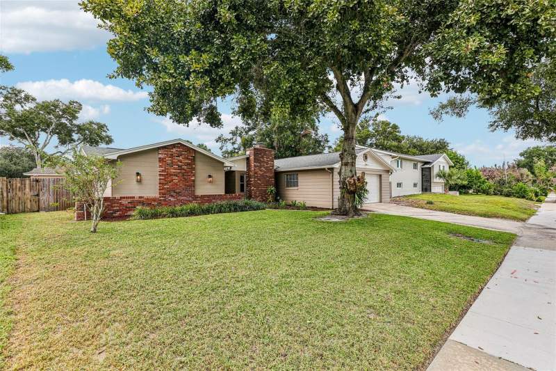 4 bedroom Single Family Residence at 1519 Glastonberry Road, Northgate, Maitland — photo 2