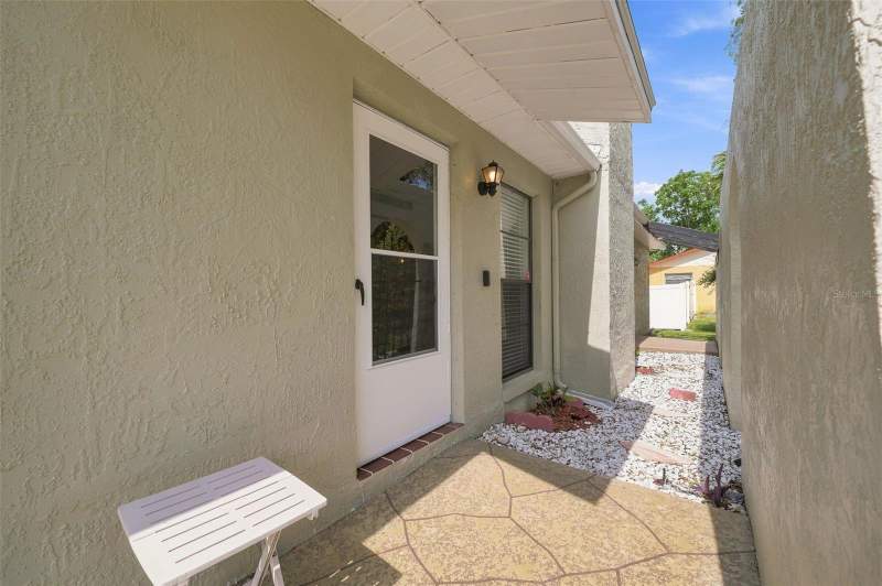 2 bedroom Single Family Residence at 400 Fairbanks Road, Spring Hill, Spring Hill — photo 4