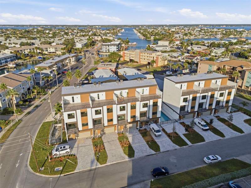 5 bedroom Townhouse at 11605 1st Street #A2, Treasure Island City Of, Treasure Island — photo 2