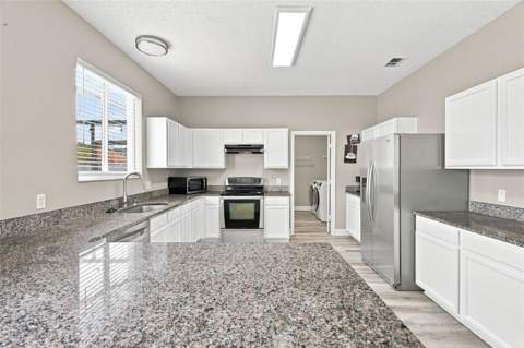 4563 Philadelphia Circle, Kissimmee FL - photo 7 of 30