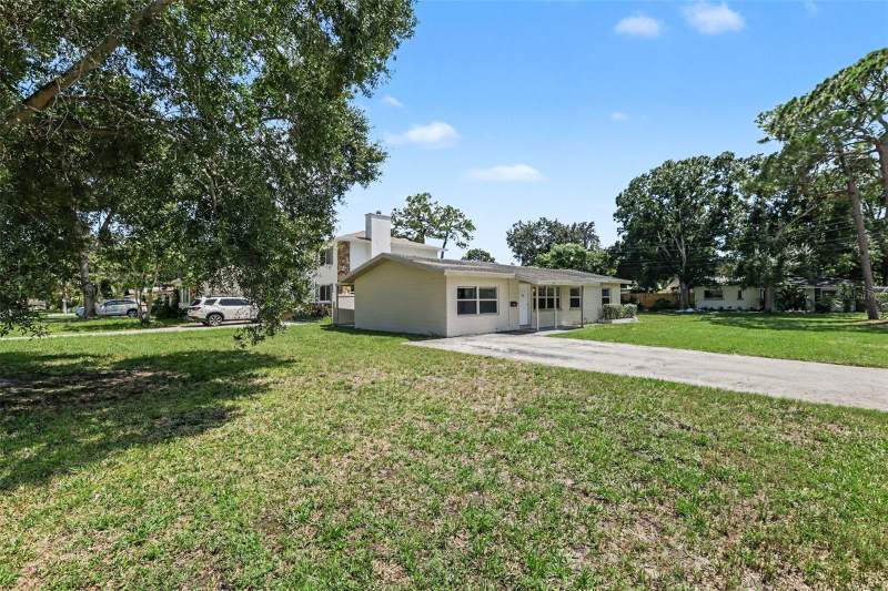 4 bedroom Single Family Residence at 5585 Atlantic Avenue, North St Petersburg Rep Blk 86, St Petersburg — photo 2