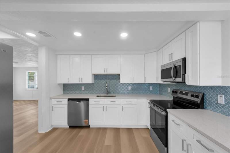 2 bedroom Single Family Residence at 358 Boca Ciega Drive, Pages Rep Of Mitchells Beach 2, Madeira Beach — photo 3