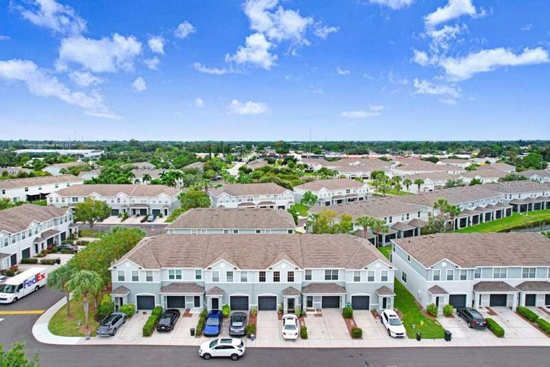 3 bedroom Townhouse at 6818 46th Lane, Sawgrass Village, Pinellas Park — photo 2
