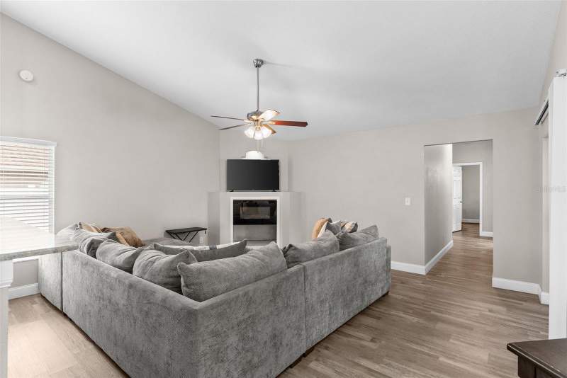4 bedroom Single Family Residence at 12106 Shady Forest Drive, Riverglen Unit 1, Riverview — photo 4