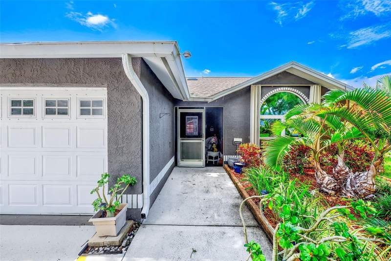 3 bedroom Single Family Residence at 7969 SOMERSET DRIVE, SOMERSET LAKES UNIT FOUR, LARGO — photo 2