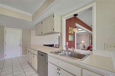 7159 Crown Oaks Drive, Spring Hill FL - photo 19 of 62