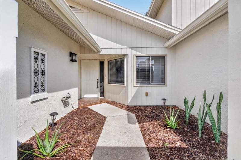 2 bedroom Villa at 456 Lakeview Drive #5, Townhomes Of Westlake, Palm Harbor — photo 2