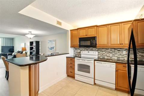 7625 Sun Island Drive #304, South Pasadena FL - photo 9 of 29