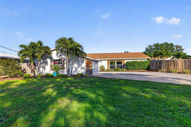 3 bedroom Single Family Residence at 4200 Beach Drive, Lewis Island Bahama Isles Add, St Petersburg — photo 3