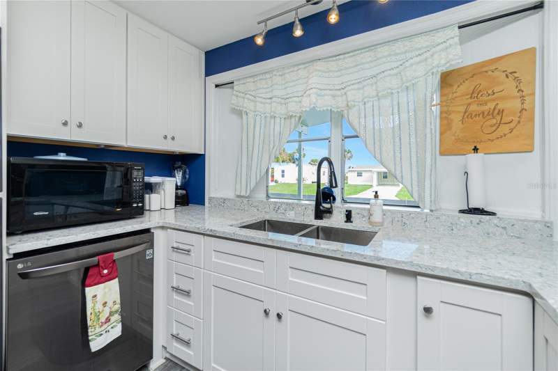2 bedroom Manufactured Home at 1520 Blue Heron Drive, Holiday Mob Estates 3rd Add, Englewood — photo 4