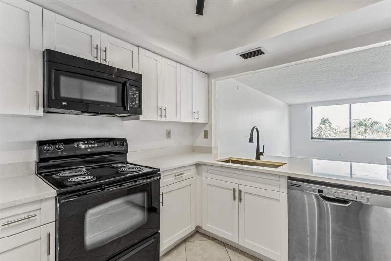 1 bedroom Condominium at 6219 Palma Del Mar Boulevard #301, Palma Del Mar II, St Petersburg — photo 5