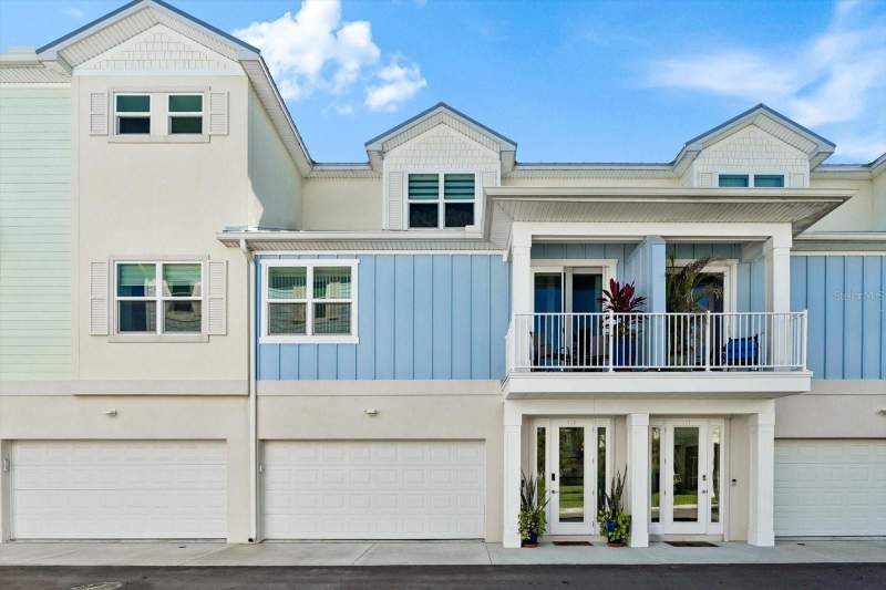 3 bedroom Townhouse at 819 Oak Bend Lane, Oak Bend Twnhms, Dunedin — photo 2