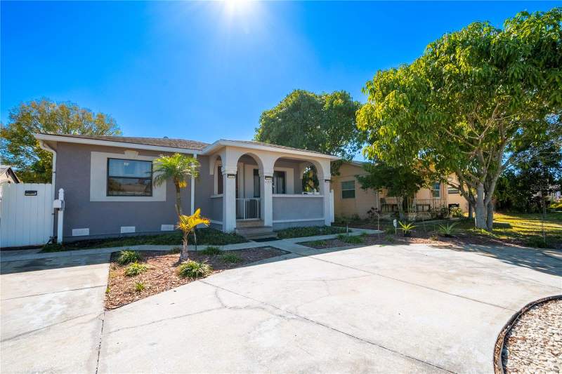 3 bedroom Single Family Residence at 2300 37th Avenue, Coolidge Park, St Petersburg — photo 2