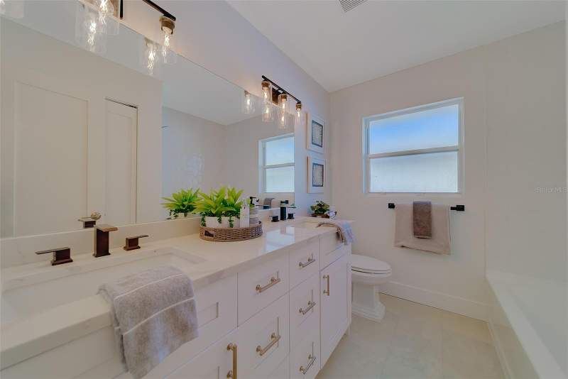 4 bedroom Single Family Residence at 207 Midway Island, Island Estates Of Clearwater, Clearwater Beach — photo 5