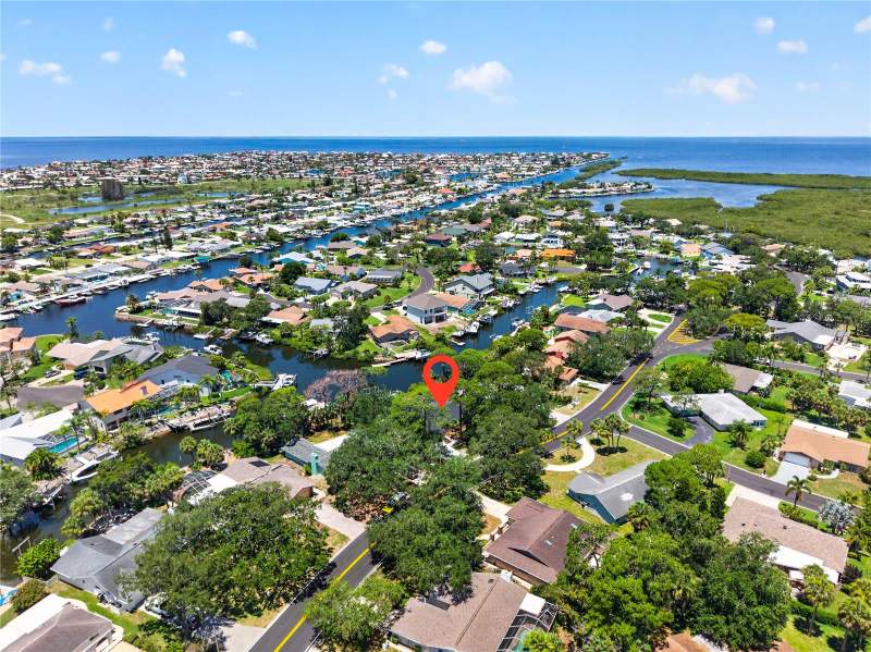 4 bedroom Single Family Residence at 4346 Marine Parkway, Gulf Harbors Woodlands Sec 30C, New Port Richey — photo 2