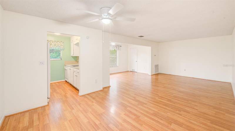 2 bedroom Condominium at 5660 80th St N #C305, Five Towns Of St Pete, St Petersburg — photo 3