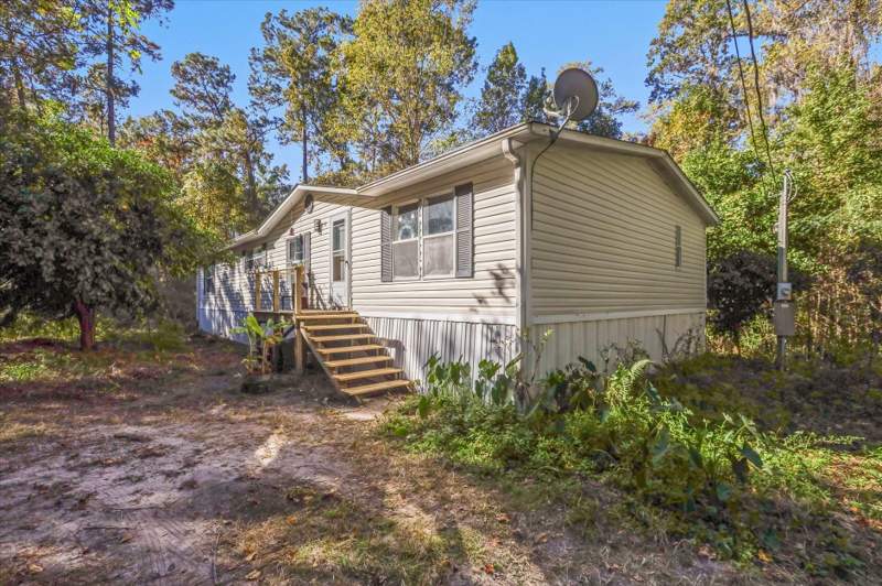 3 bedroom ManufacturedHome at 728 Sir Richard Road, Nottingham Castle Estates, Tallahassee — photo 4