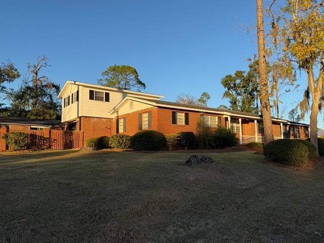 4 bedroom Detached at 277 SE Woodlawn Street, Lakeside Terrace, Madison — photo 3
