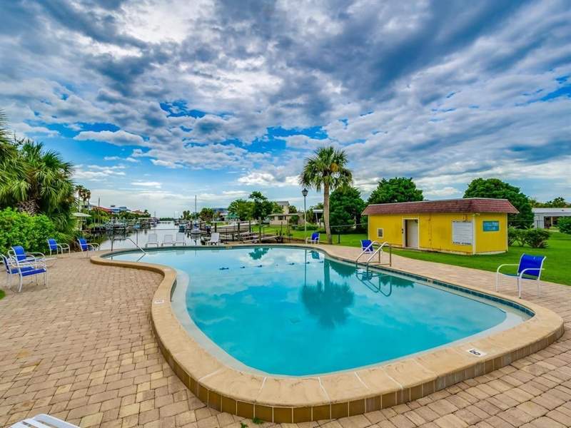 4 bedroom ManufacturedHome at 53 Connie Drive, Paradise Village Shell Point, Crawfordville — photo 3