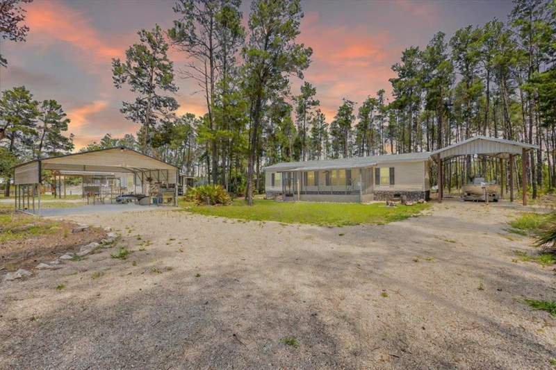 3 bedroom ManufacturedHome at 1421 Oak Pond Lane, Sugar Hills Estate, Steinhatchee — photo 2