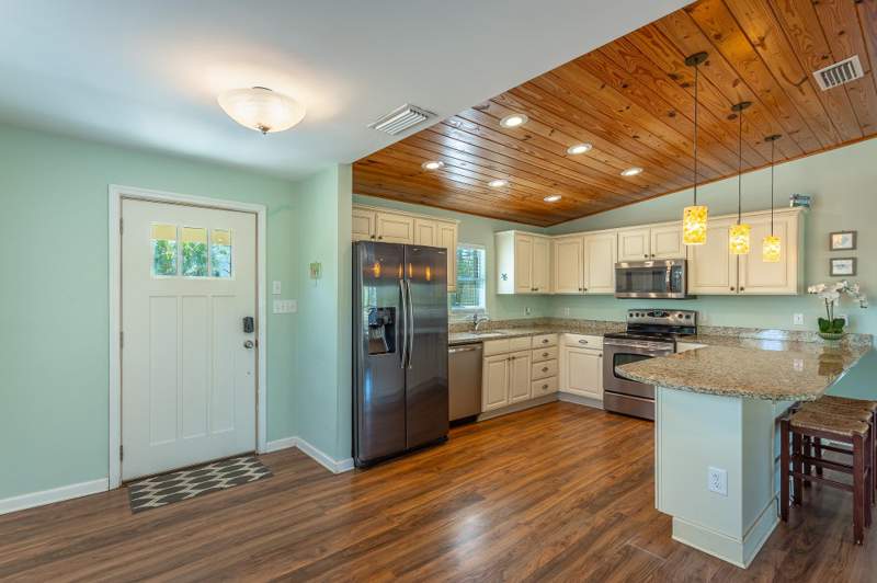 3 bedroom Detached at 1446 Cypress Street, Bre Inc, Alligator Point — photo 5