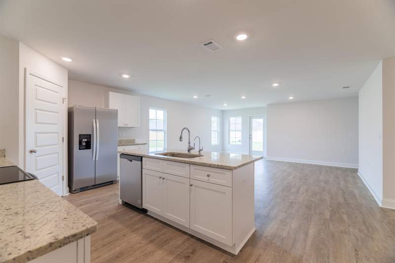 5 bedroom Detached at 176 Milestone Trail, Wesley Park, Crawfordville — photo 2