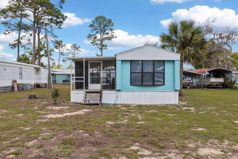 2 bedroom ManufacturedHome at 1707 NE Cypress Street, Riverside Add, Steinhatchee — photo 2
