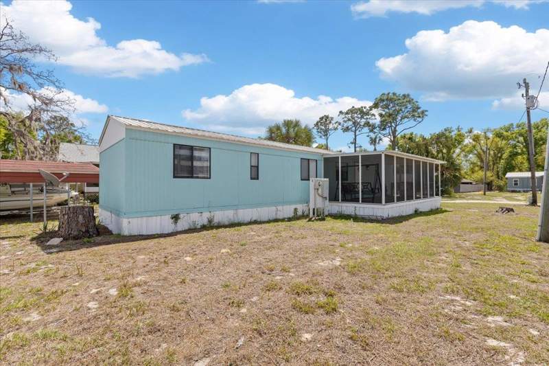 2 bedroom ManufacturedHome at 1707 NE Cypress Street, Riverside Add, Steinhatchee — photo 3