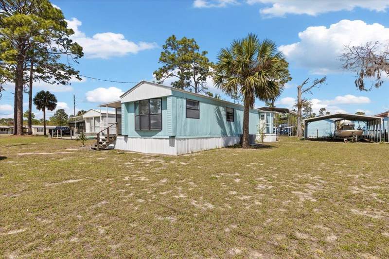 2 bedroom ManufacturedHome at 1707 NE Cypress Street, Riverside Add, Steinhatchee — photo 5