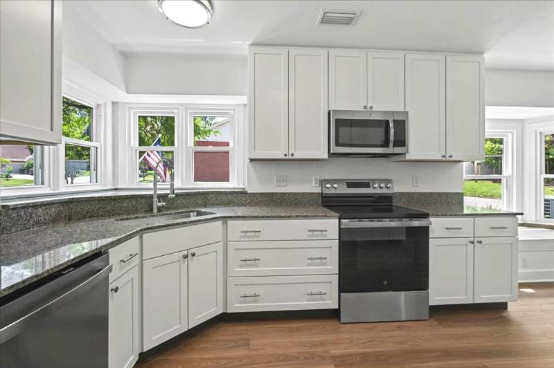 4 bedroom Detached at 2464 Elfinwing Lane, The Ravines, Tallahassee — photo 4