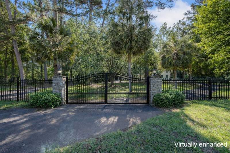 4 bedroom Detached at 6375 Thomasville Road, Northwood Unrec, Tallahassee — photo 4