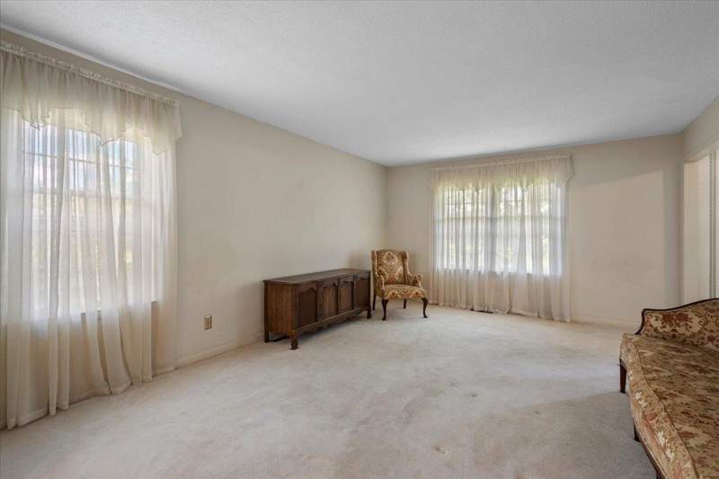 4 bedroom Detached at 324 NE Fraleigh Drive, Livingston Spring Acres, Madison — photo 4